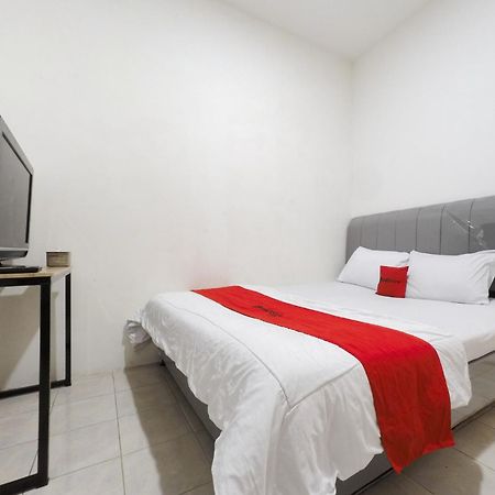 Reddoorz At Flamboyan Harapan Indah Ξενοδοχείο Μπεκάσι Εξωτερικό φωτογραφία