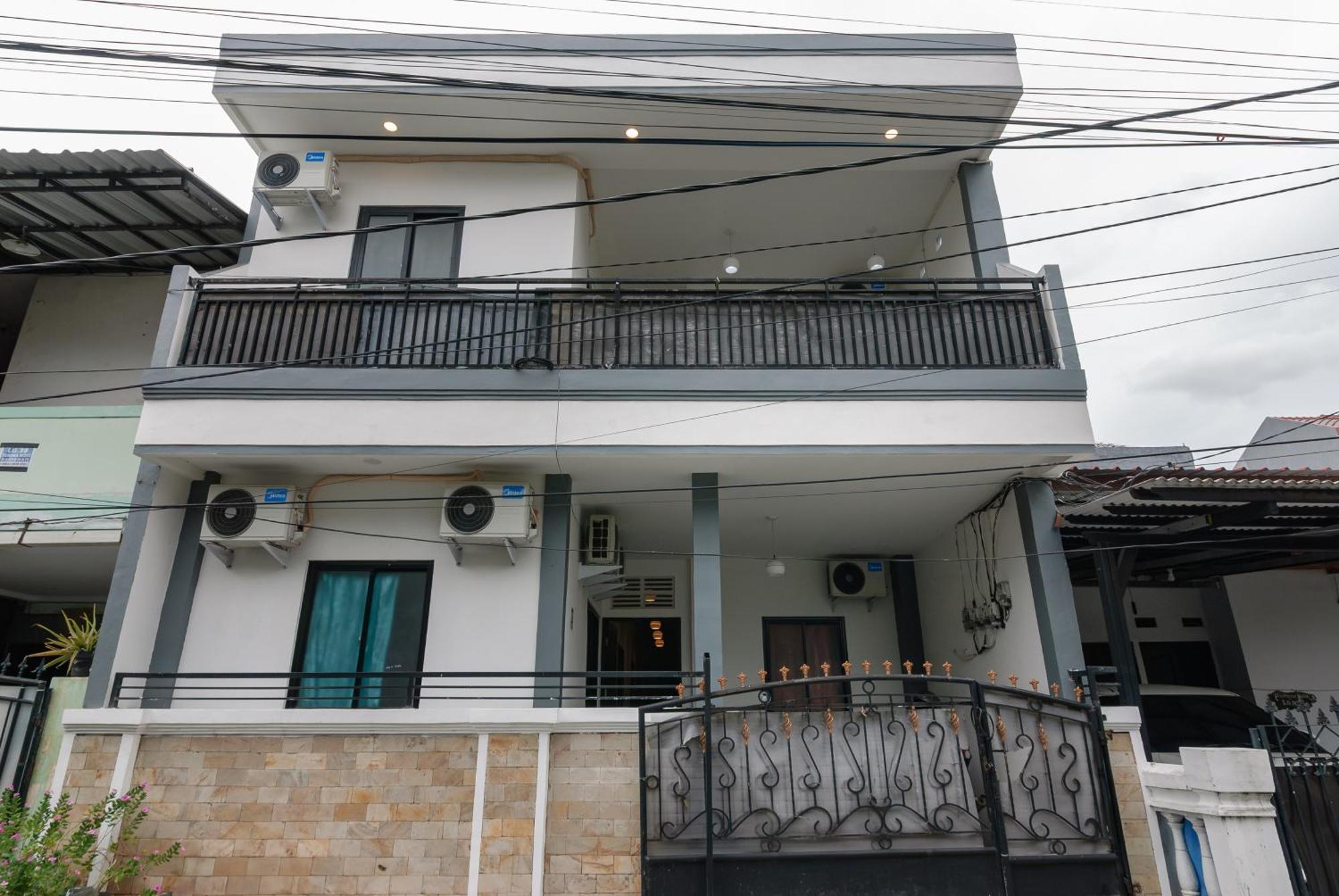 Reddoorz At Flamboyan Harapan Indah Ξενοδοχείο Μπεκάσι Εξωτερικό φωτογραφία