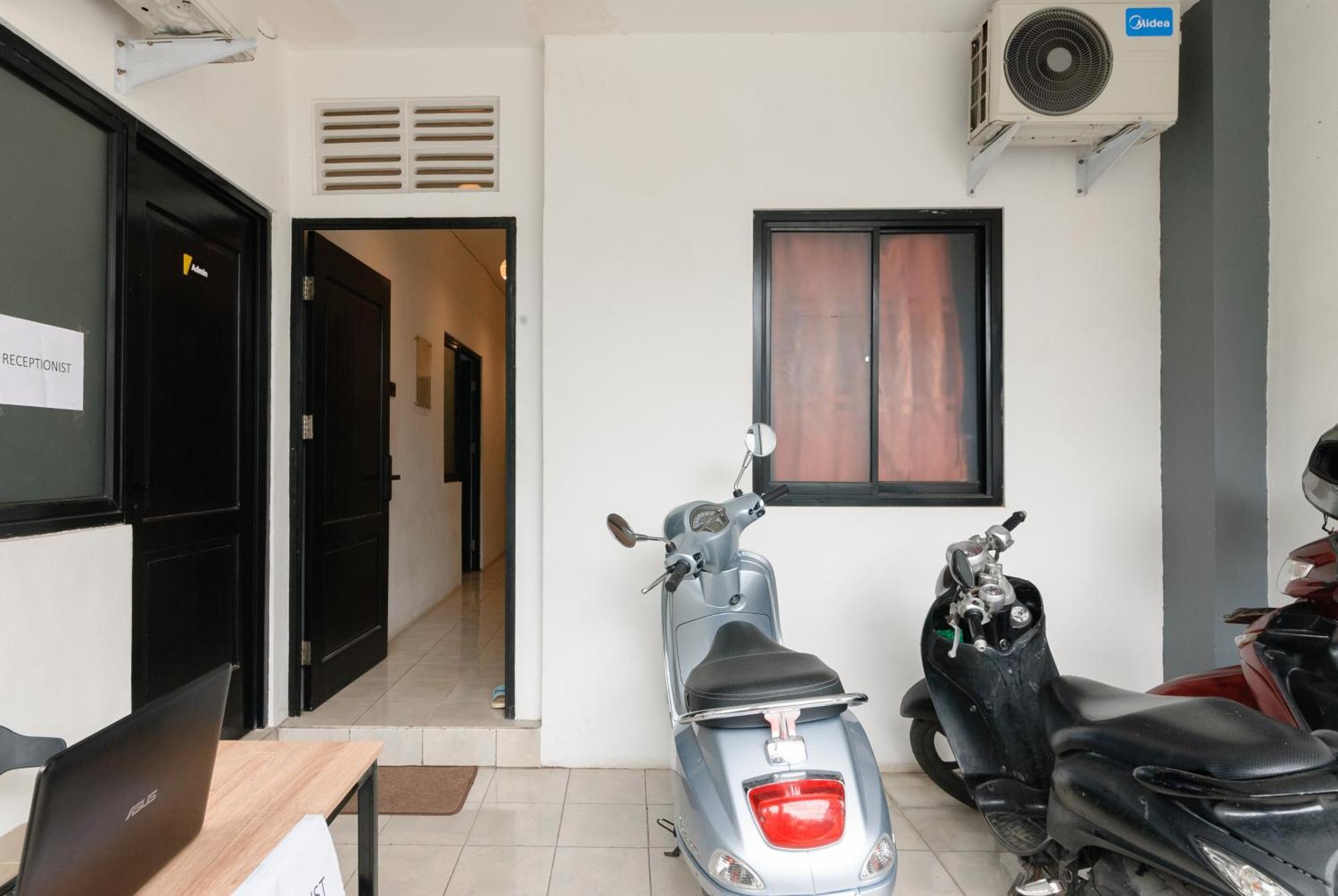Reddoorz At Flamboyan Harapan Indah Ξενοδοχείο Μπεκάσι Εξωτερικό φωτογραφία
