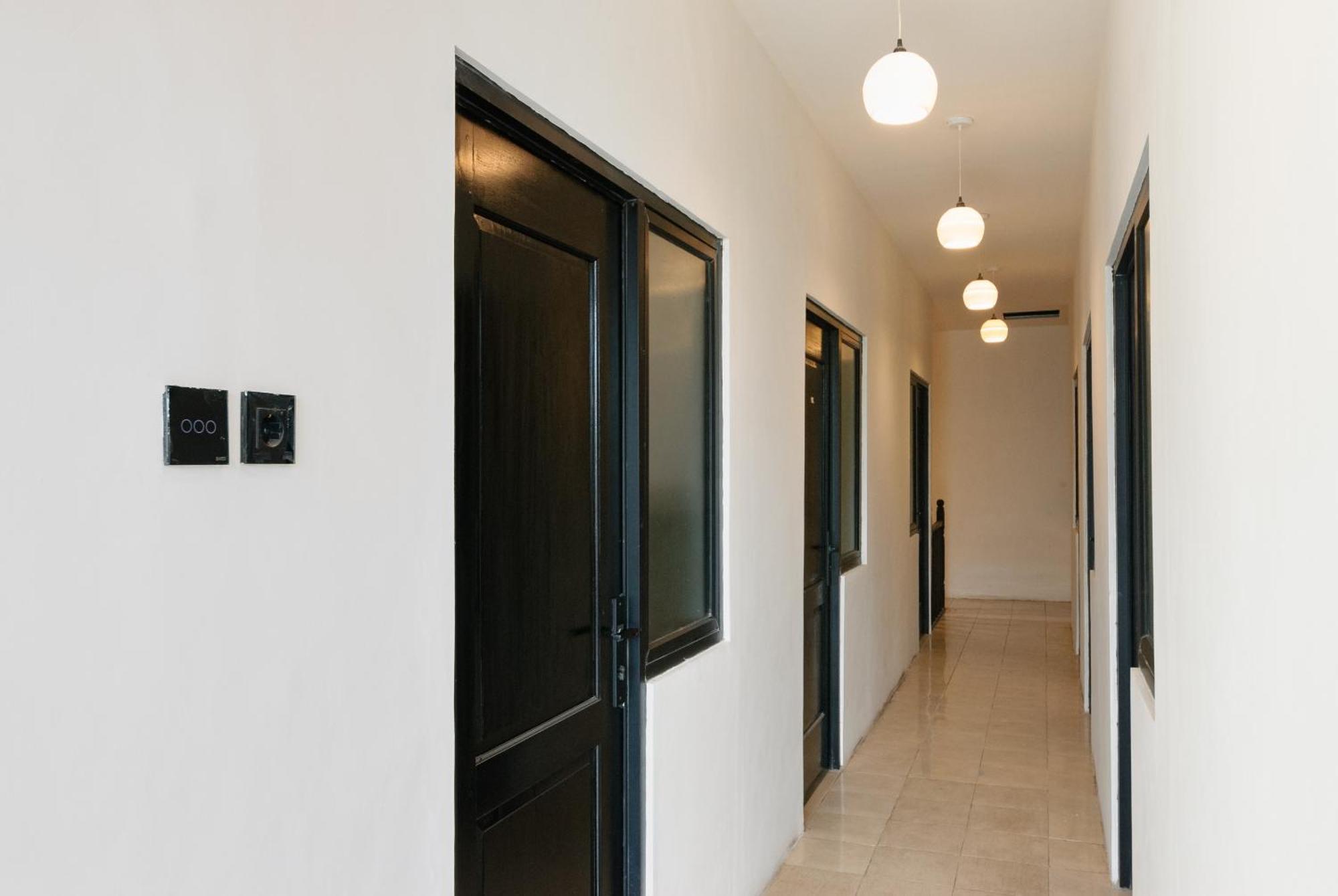 Reddoorz At Flamboyan Harapan Indah Ξενοδοχείο Μπεκάσι Εξωτερικό φωτογραφία