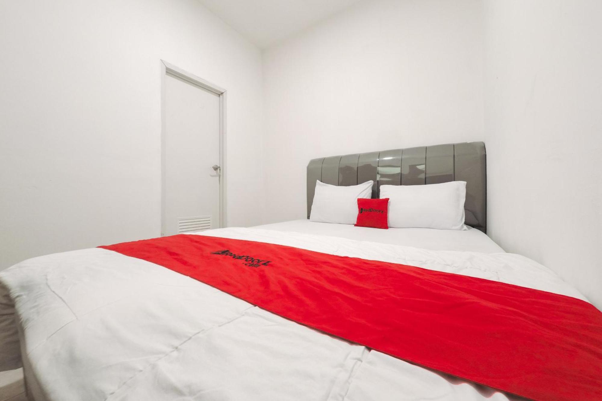 Reddoorz At Flamboyan Harapan Indah Ξενοδοχείο Μπεκάσι Εξωτερικό φωτογραφία