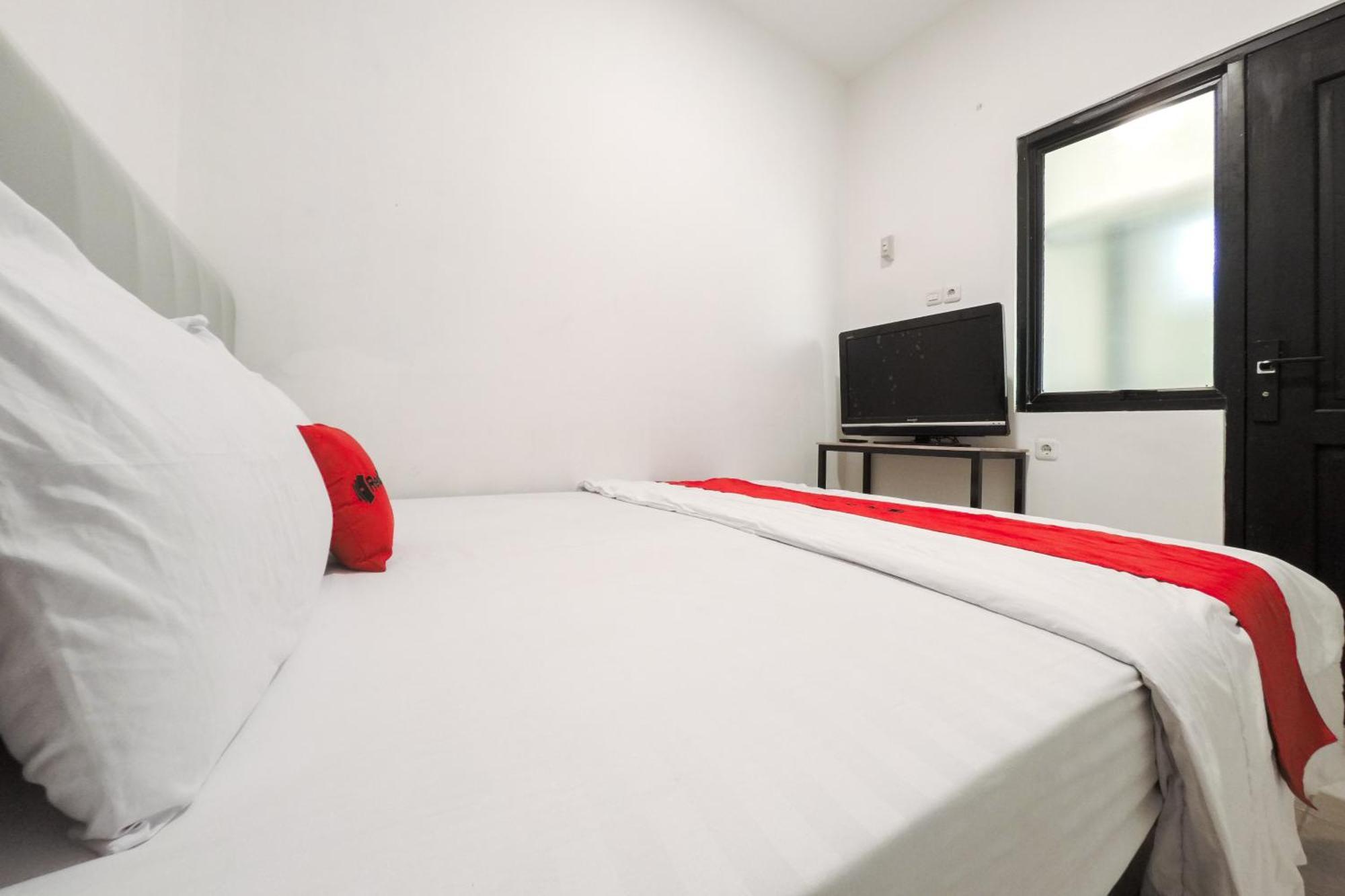 Reddoorz At Flamboyan Harapan Indah Ξενοδοχείο Μπεκάσι Εξωτερικό φωτογραφία