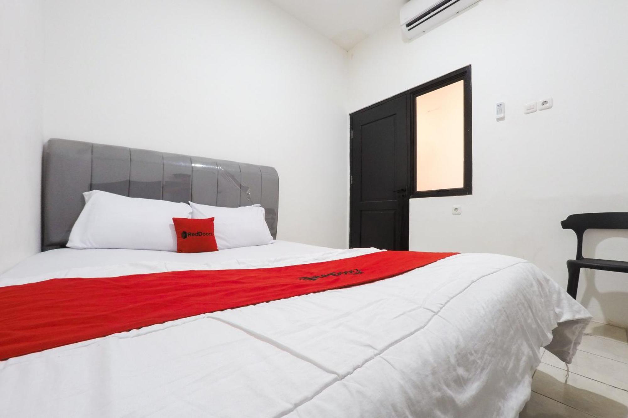 Reddoorz At Flamboyan Harapan Indah Ξενοδοχείο Μπεκάσι Εξωτερικό φωτογραφία
