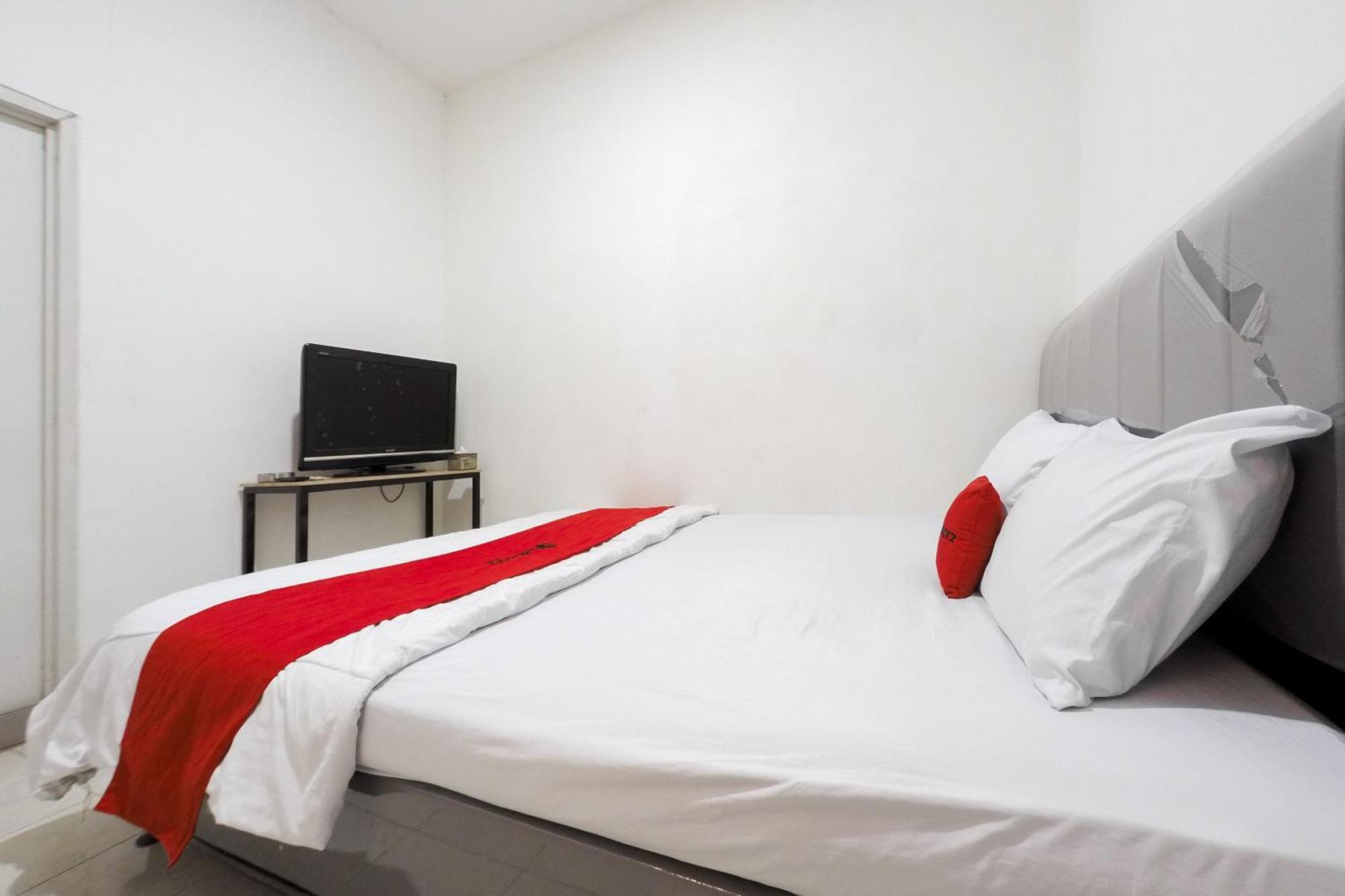 Reddoorz At Flamboyan Harapan Indah Ξενοδοχείο Μπεκάσι Εξωτερικό φωτογραφία