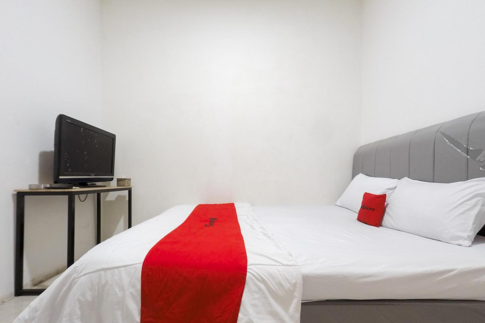 Reddoorz At Flamboyan Harapan Indah Ξενοδοχείο Μπεκάσι Εξωτερικό φωτογραφία