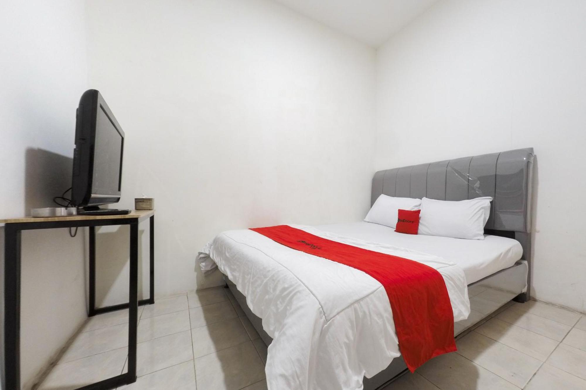 Reddoorz At Flamboyan Harapan Indah Ξενοδοχείο Μπεκάσι Εξωτερικό φωτογραφία